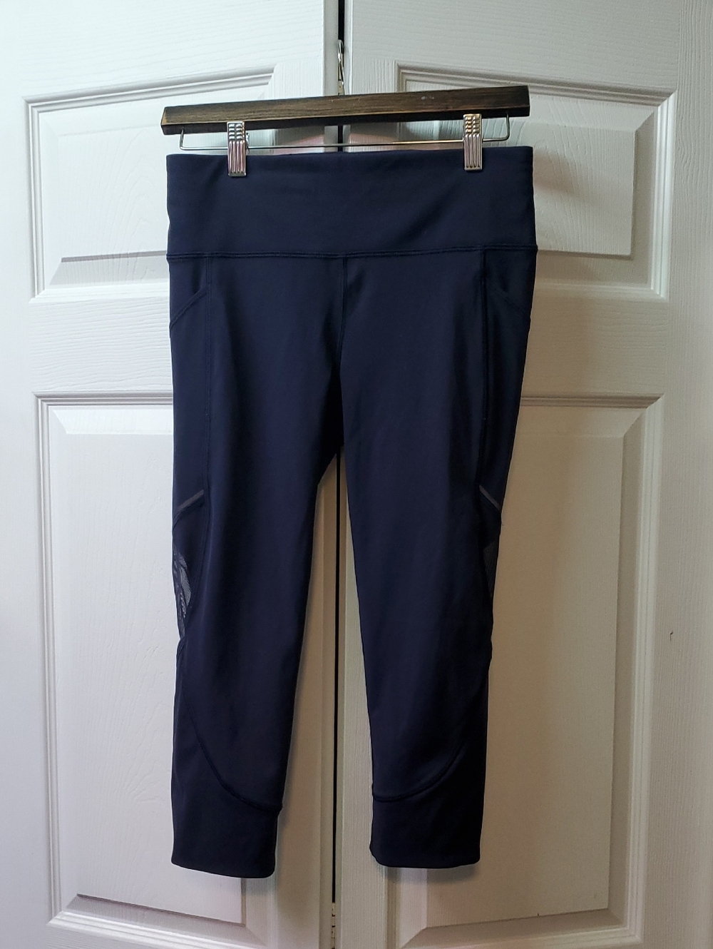 LULULEMON SIZE 6 Women's High-Waist Capri Active Leggings - Navy with mesh legs